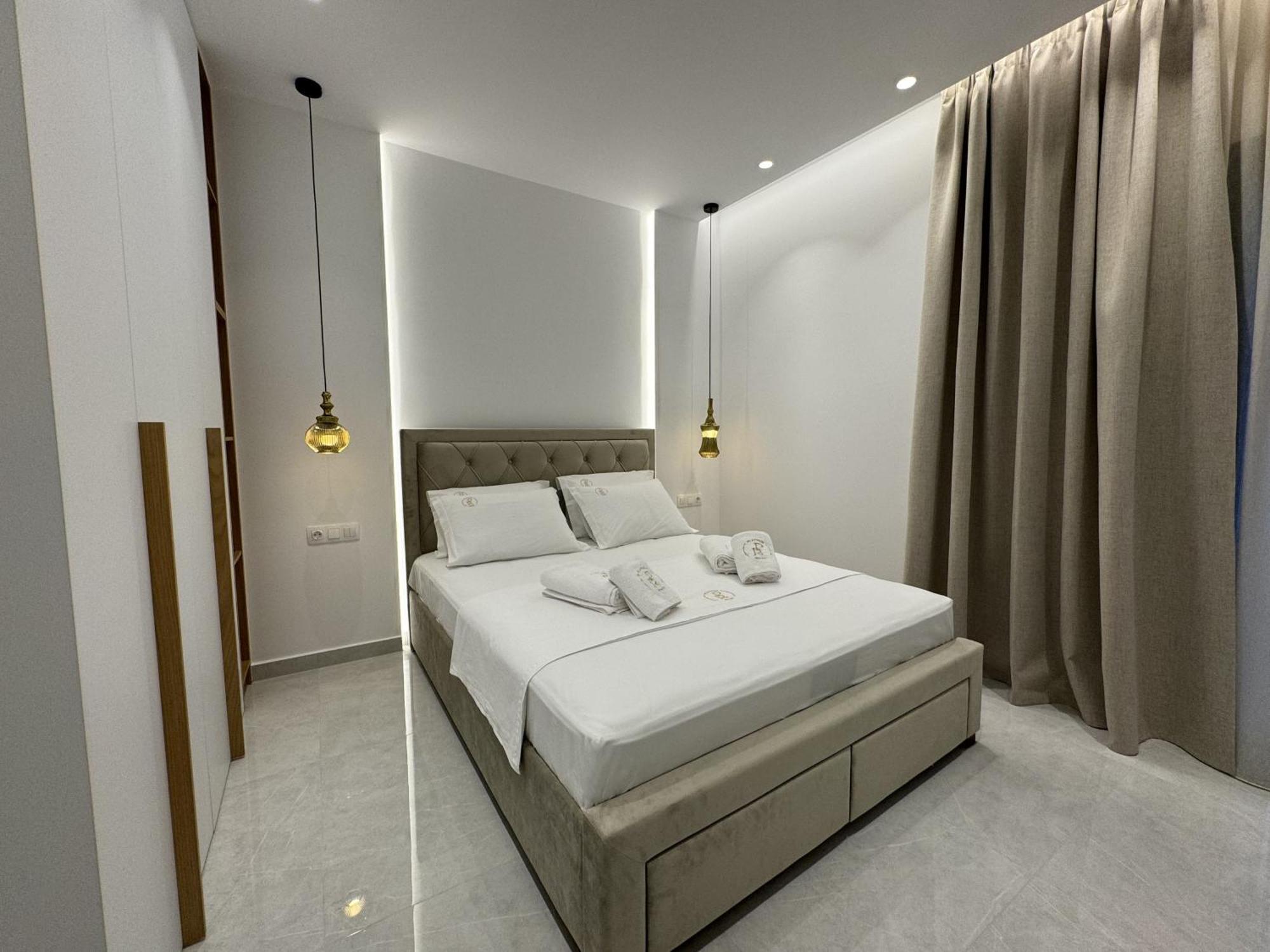 Platinum River Apartment *
